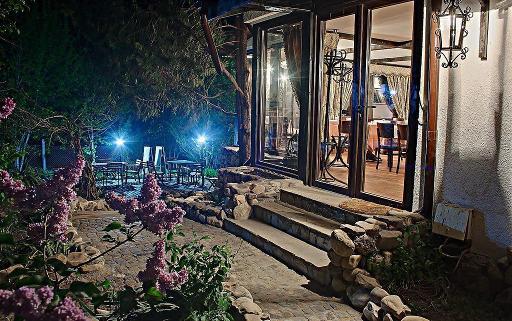 Pensiune-Restaurant Tara Luanei Sărata-Monteoru Εξωτερικό φωτογραφία